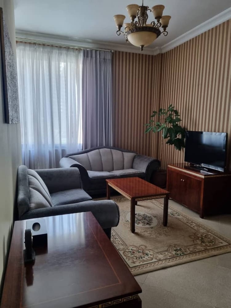 The Residence Suite Hotel 24/42