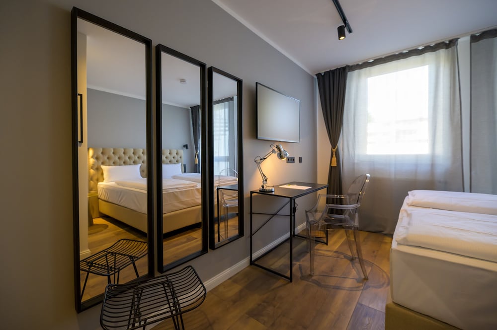 Nikii City Hotel 12/42