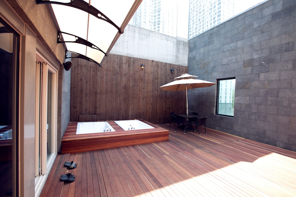 Hotel 109 37/73