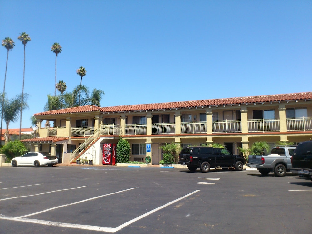 Santa Ana Travel Inn 7/40