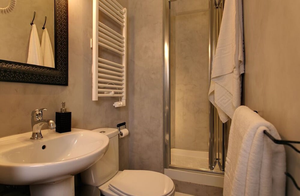 ABRACADABRA SUITES 7/54