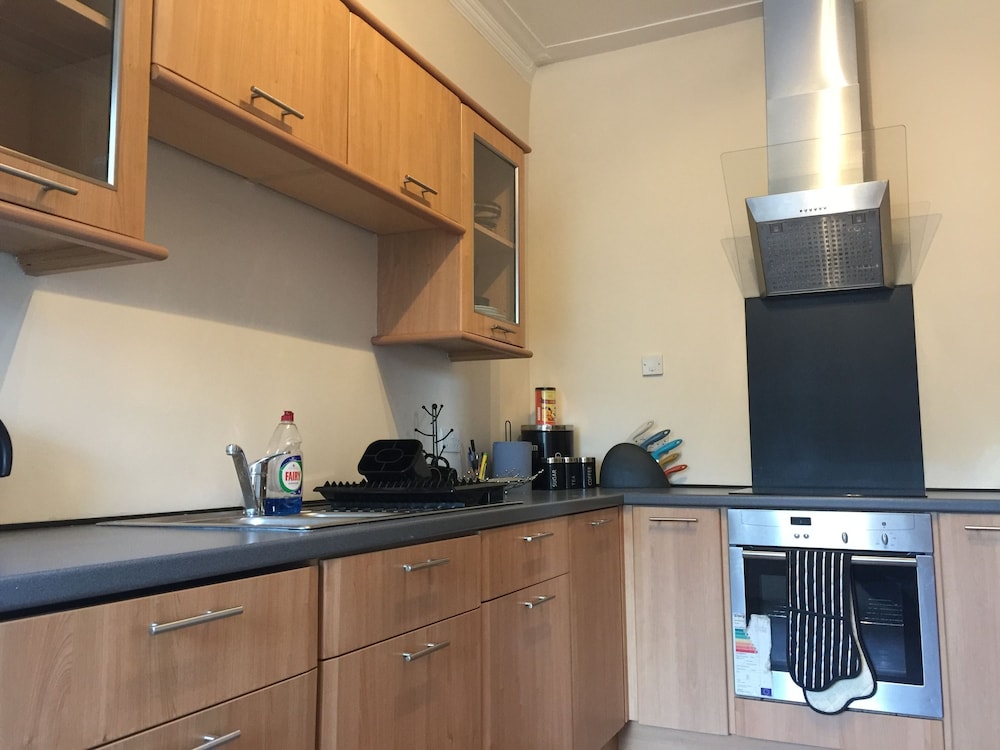 Great location 1 Bedroom Scotstoun Flat 9/10