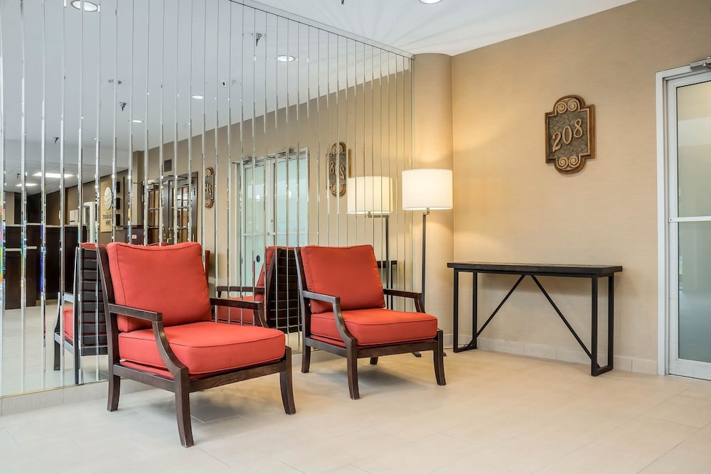 Comfort Inn The Pointe Niagara Falls, NY 33/47