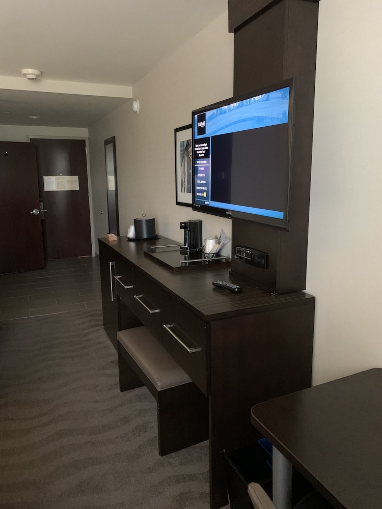 Hotel Fairfield Inn And Suites By Marriott New York Staten Island 51/59