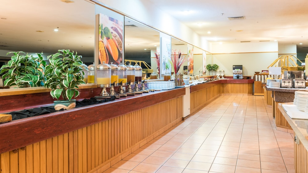 Distinction Hamilton Hotel Conference Centre 6/50