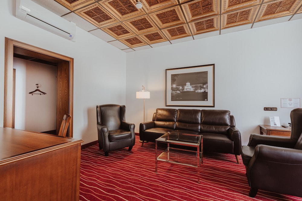 Kings First Class Hotel 55/77