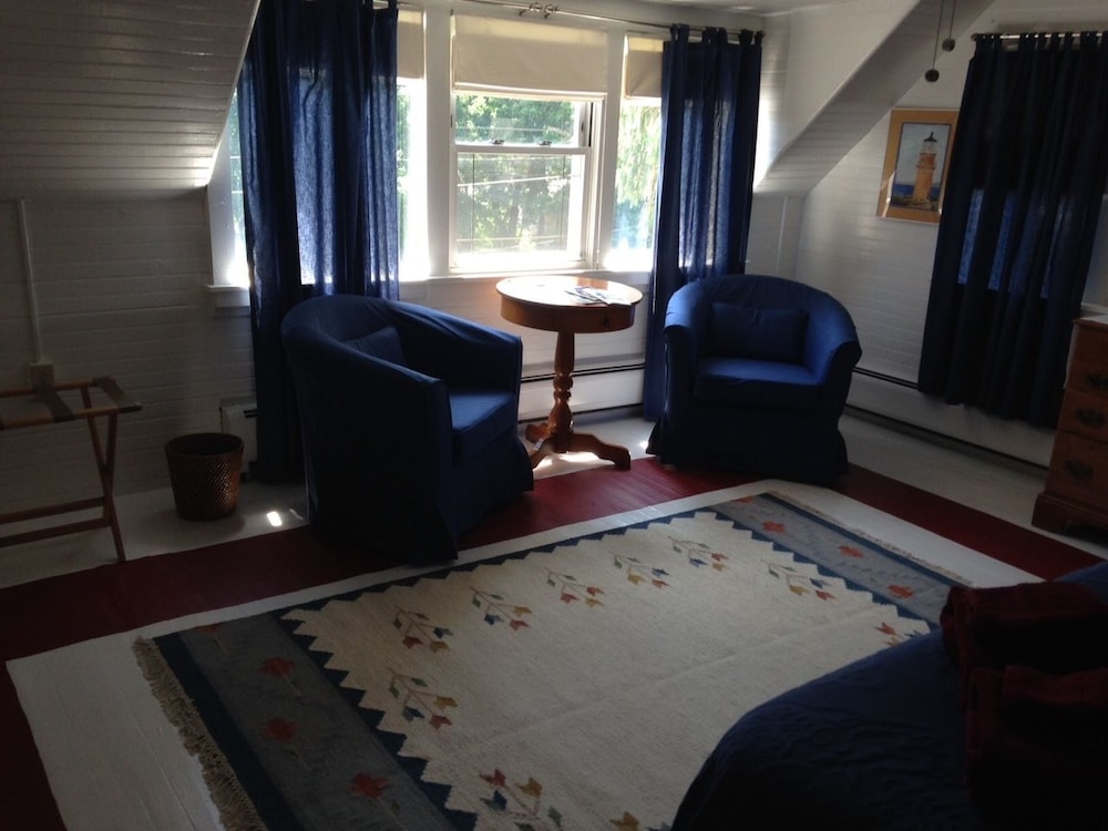 The Red Door B&B 17/34
