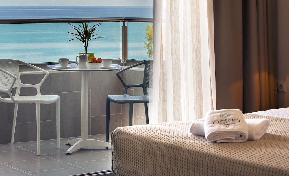 Ostria Sea Side Hotel 17/43