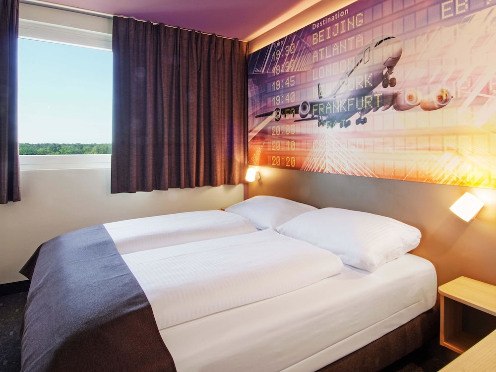 ROOM, FRENCH BED