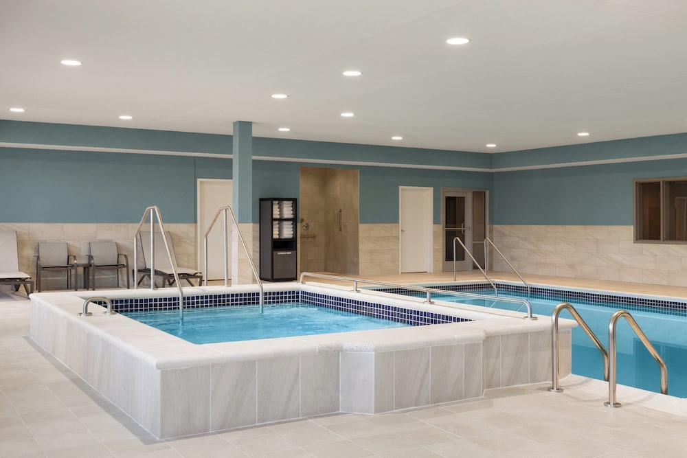 Holiday Inn Express And Suites Anchorage Midtown by IHG 33/60