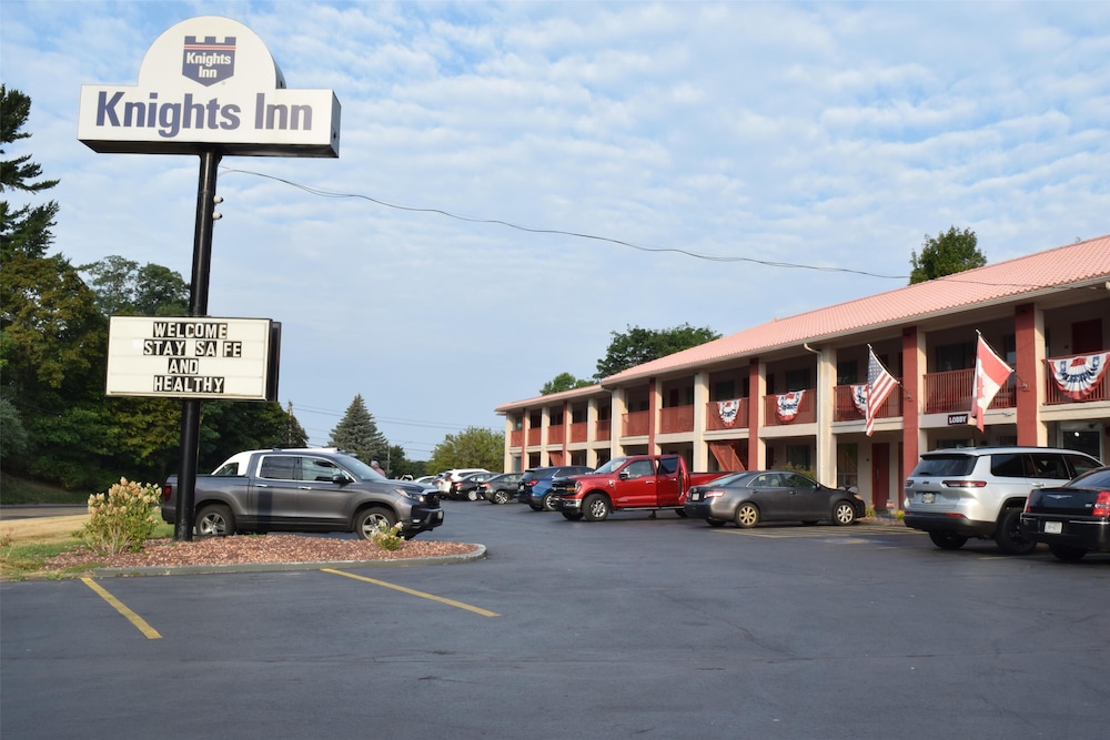 Knights Inn Oswego East 51/59