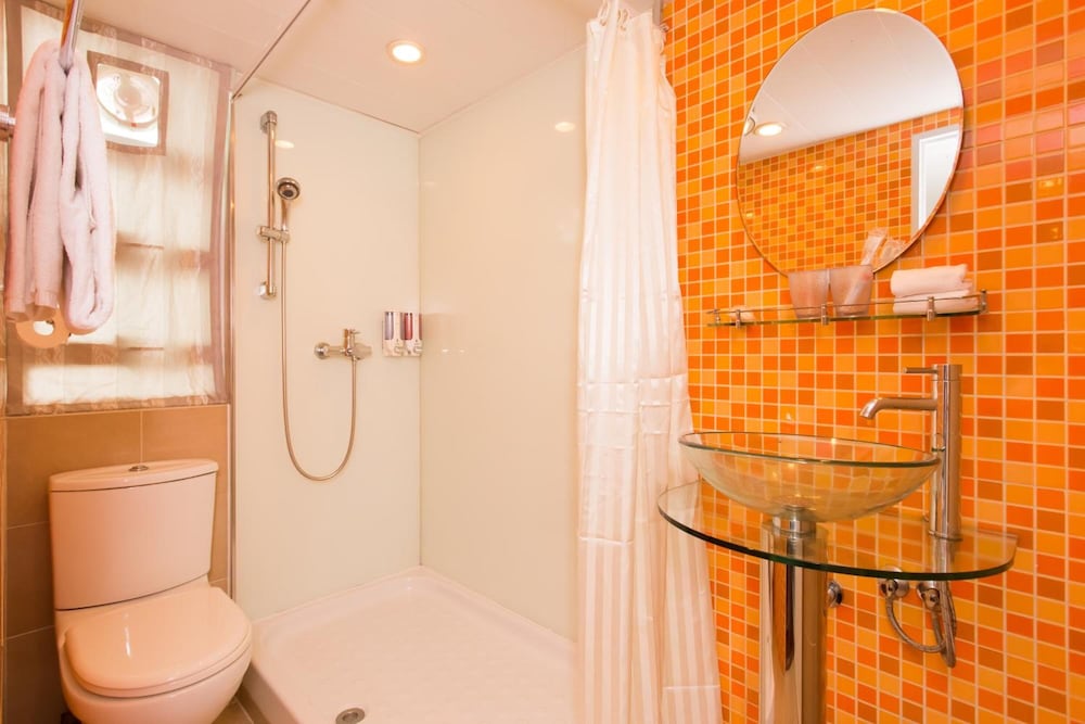 B&B Cheung Chau 75/81
