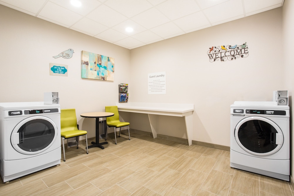HOLIDAY INN EXPRESS & SUITES RAPID CITY - RUSHMORE SOUTH 22/50