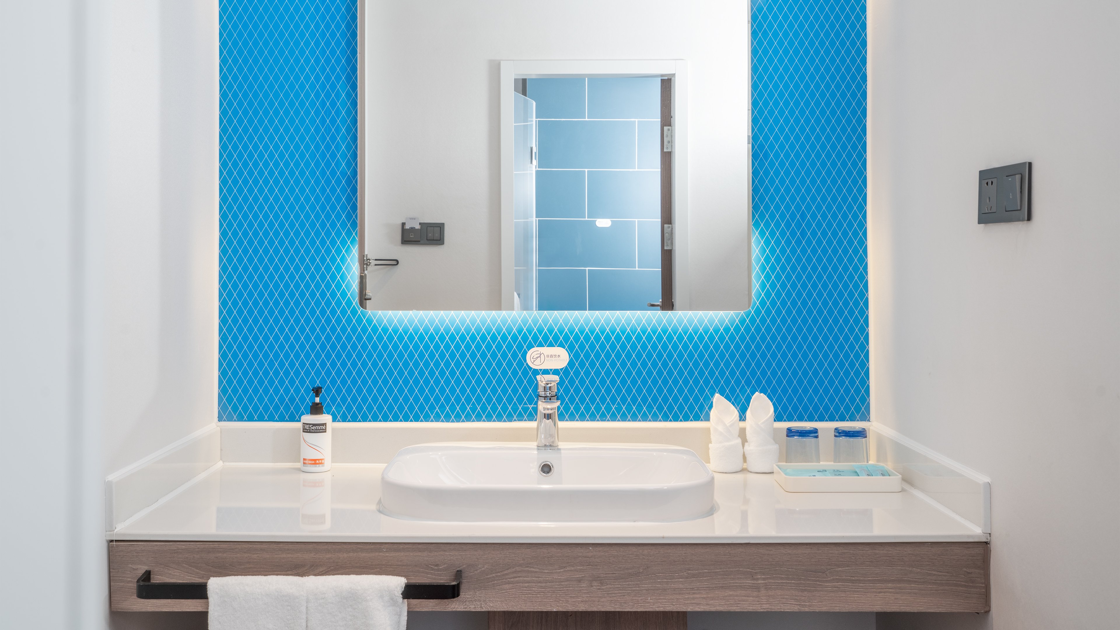 HOLIDAY INN EXPRESS Chengdu High-Tech Zone 76/78
