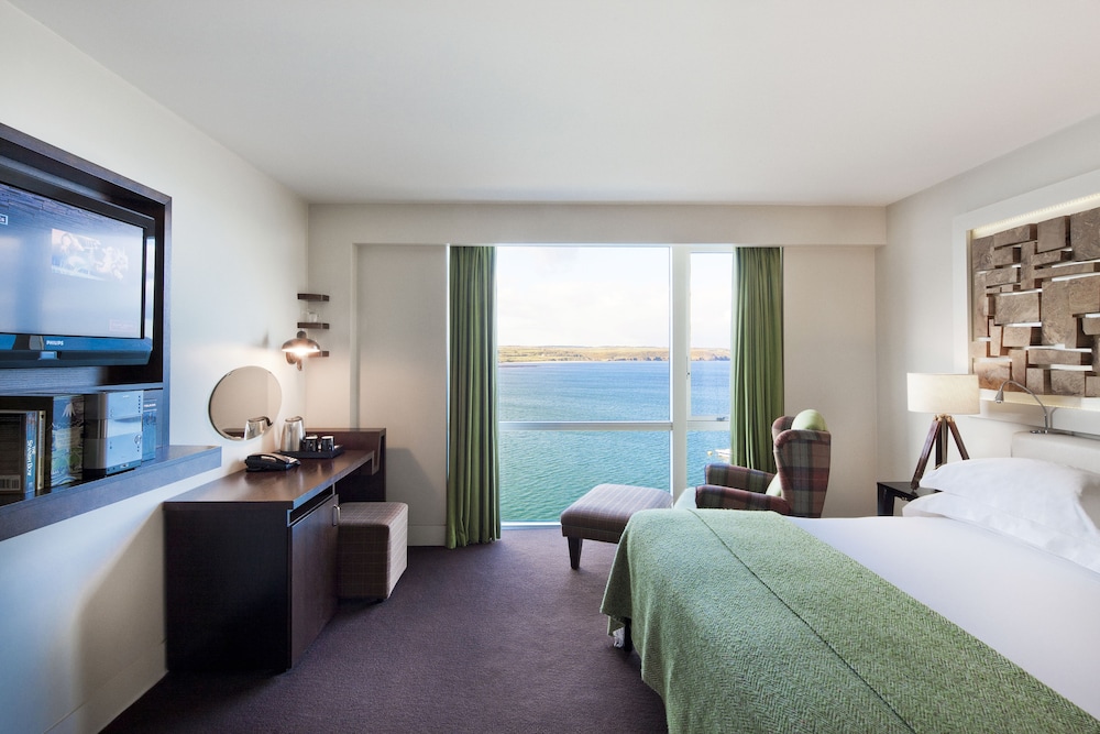 Cliff House Hotel 10/50