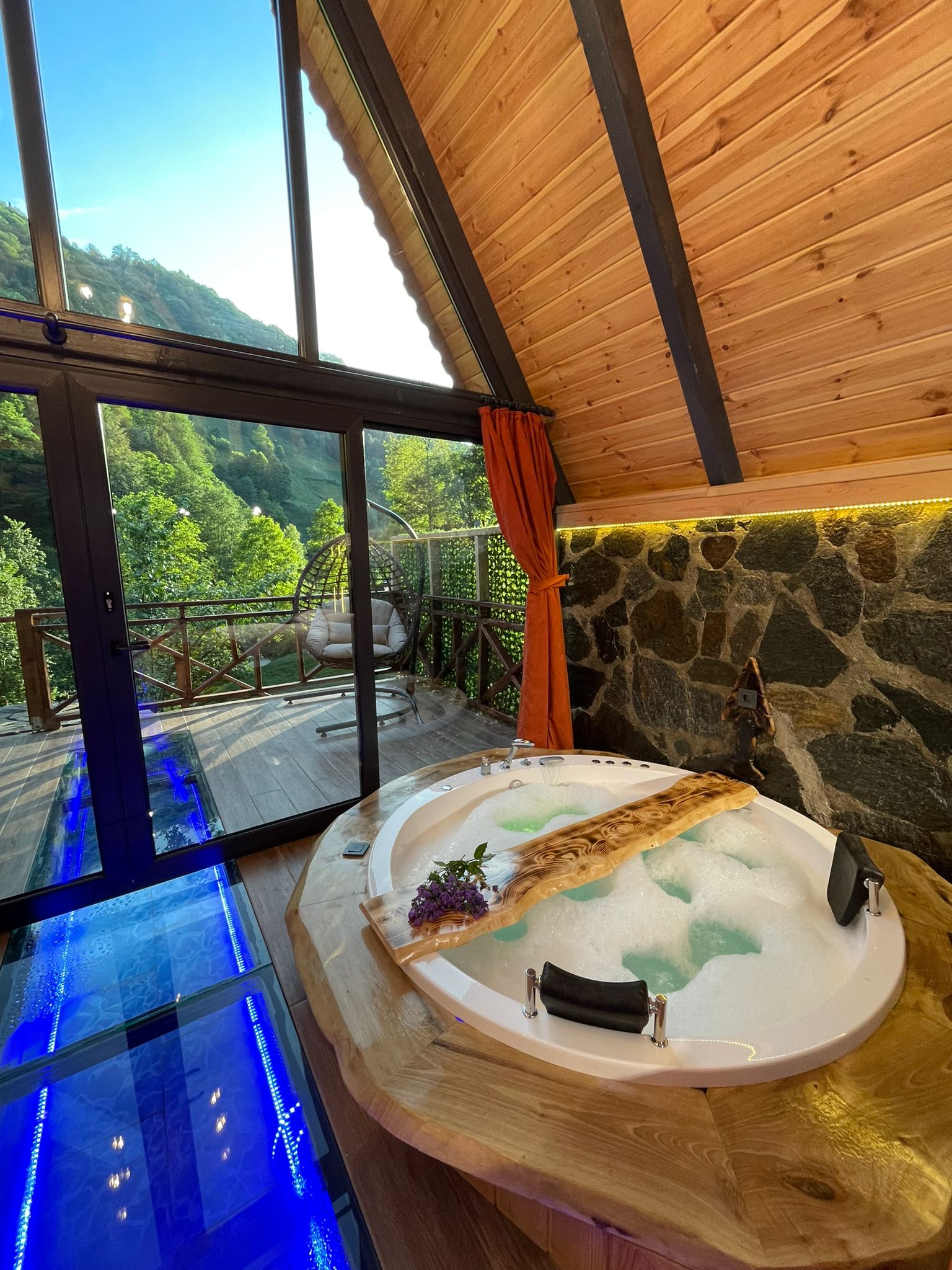Waterfall Bungalow 10/20