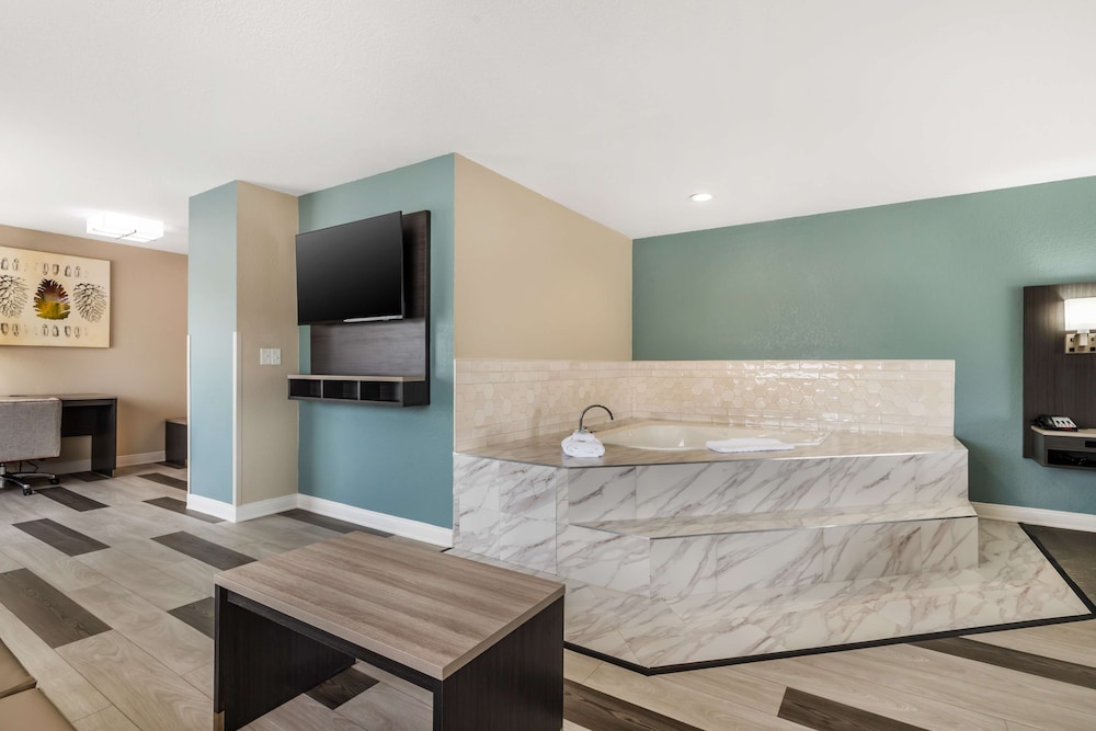 Best Western Prime Inn & Suites 18/29