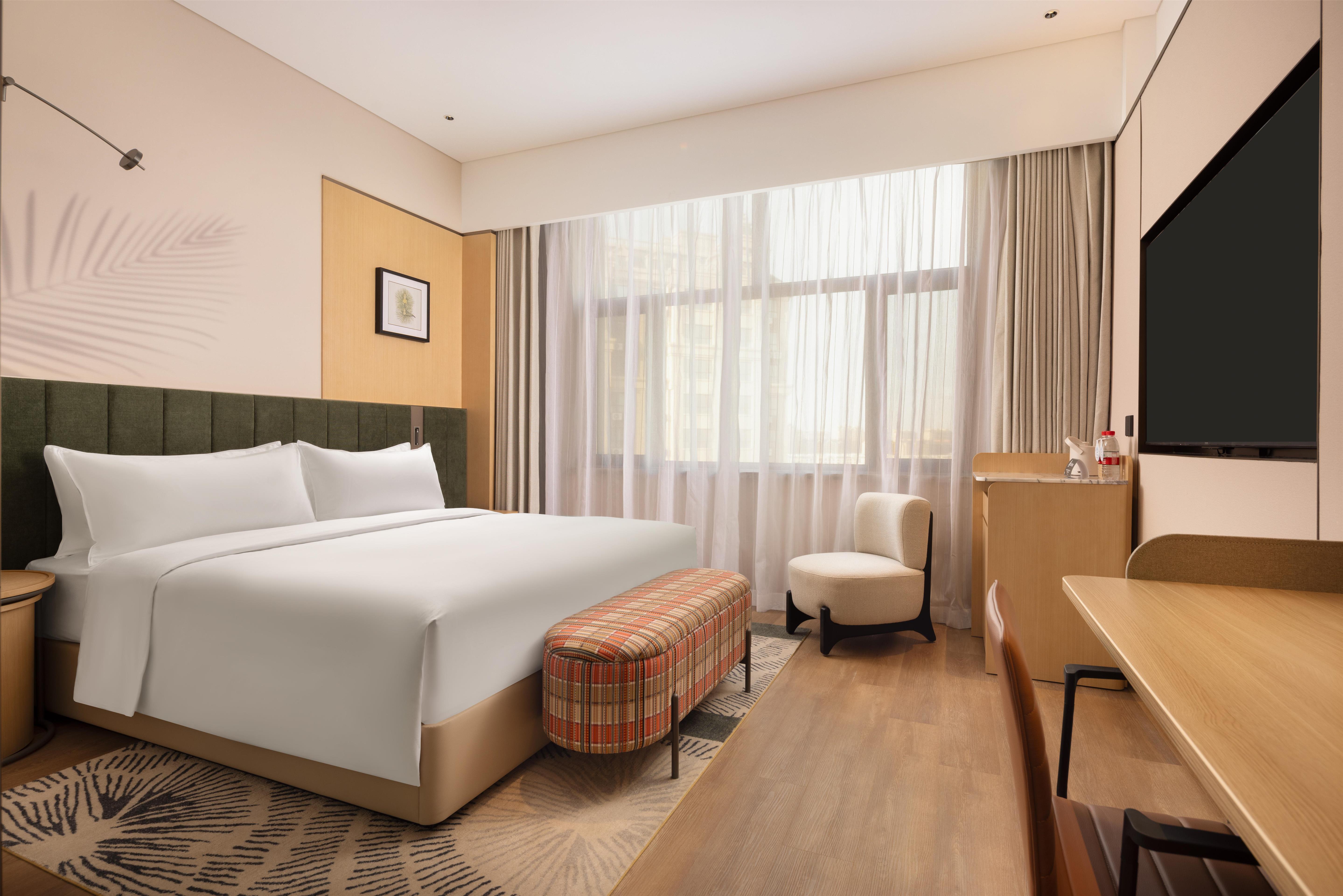 Guest Room, King Bed