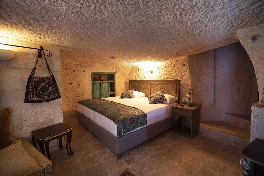 Cave, Imperial, Suite, King Bed