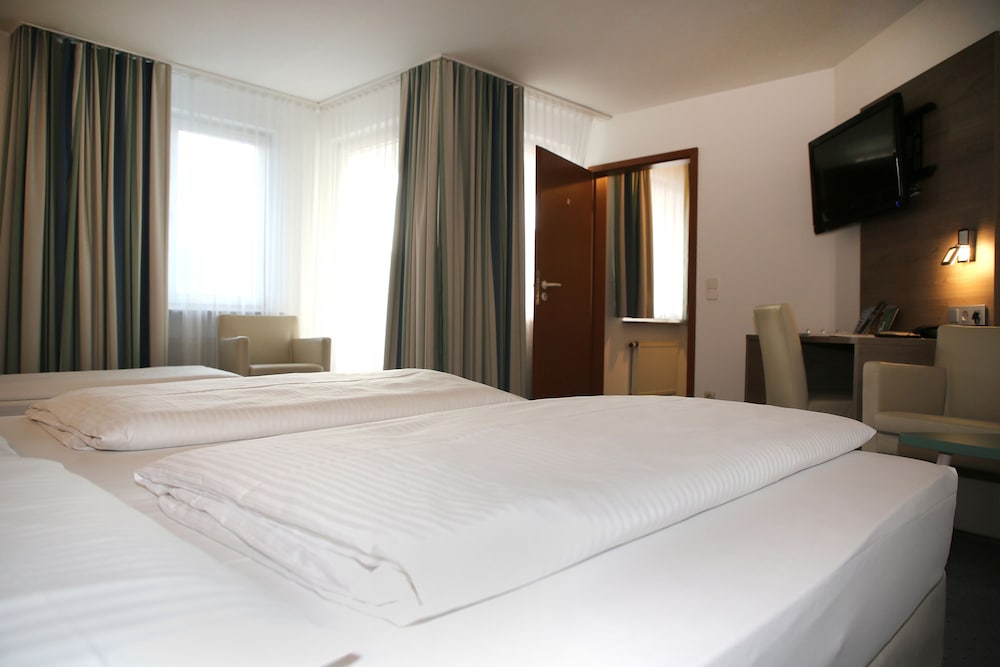 Room, Triple, 1 Double and 1 Single Bed
