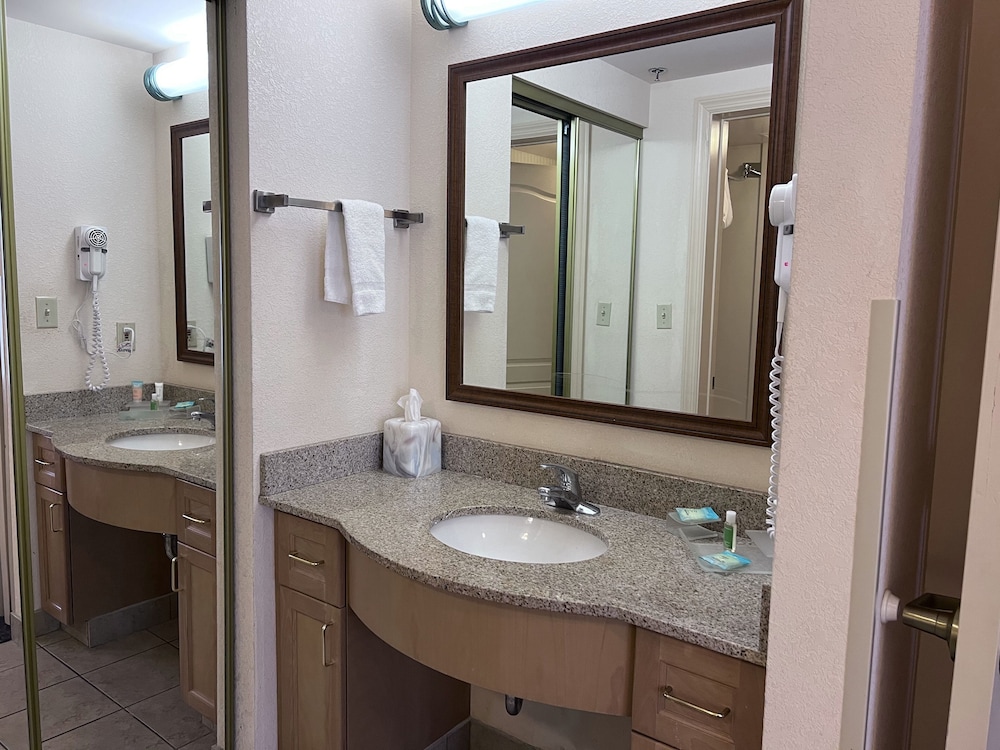 Hyatt House Colorado Springs Airport 8/42
