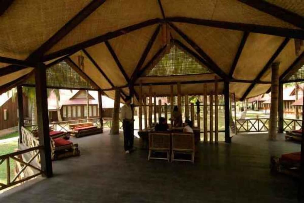 Silver Sand Beach Resort 25/50