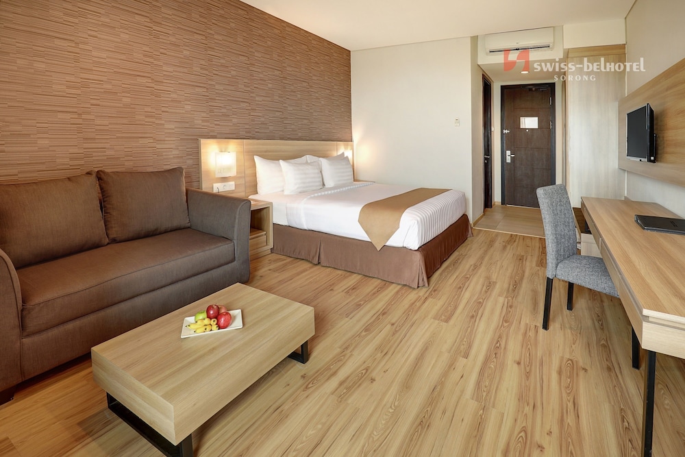 غرفة غراند ديلوكس بسرير كوين، Swiss-Belhotel Sorong 3/4