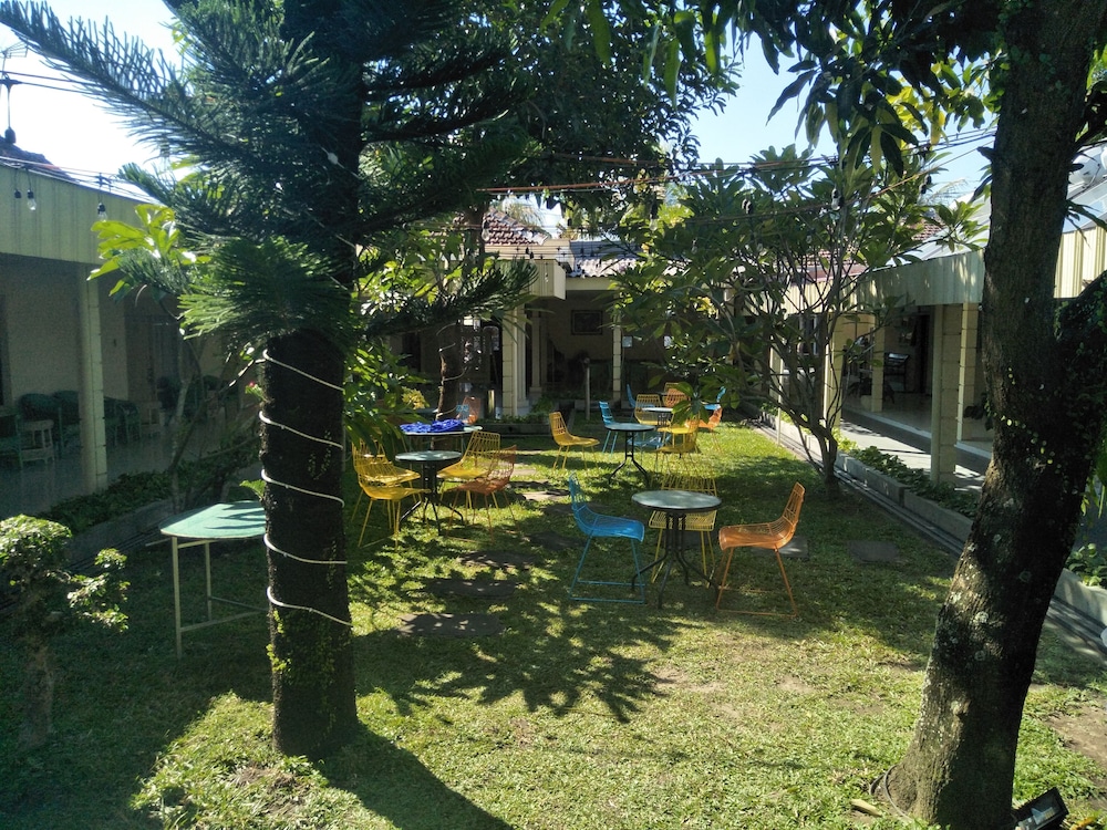 Grand Rosela Yogyakarta Hotel 72/74