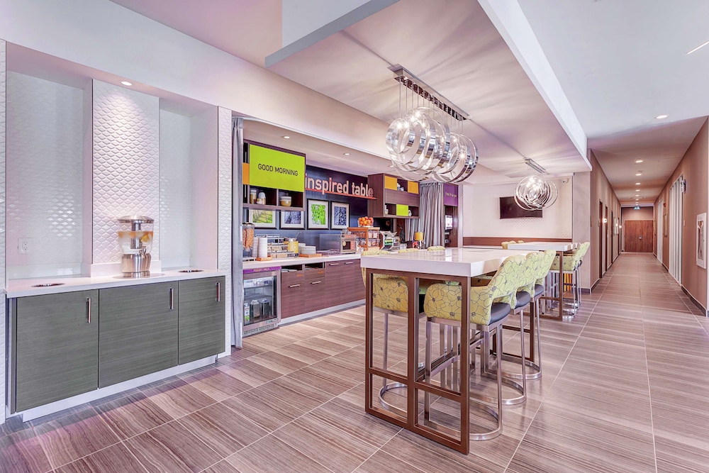 Home2 Suites By Hilton Toronto/Brampton On 56/74
