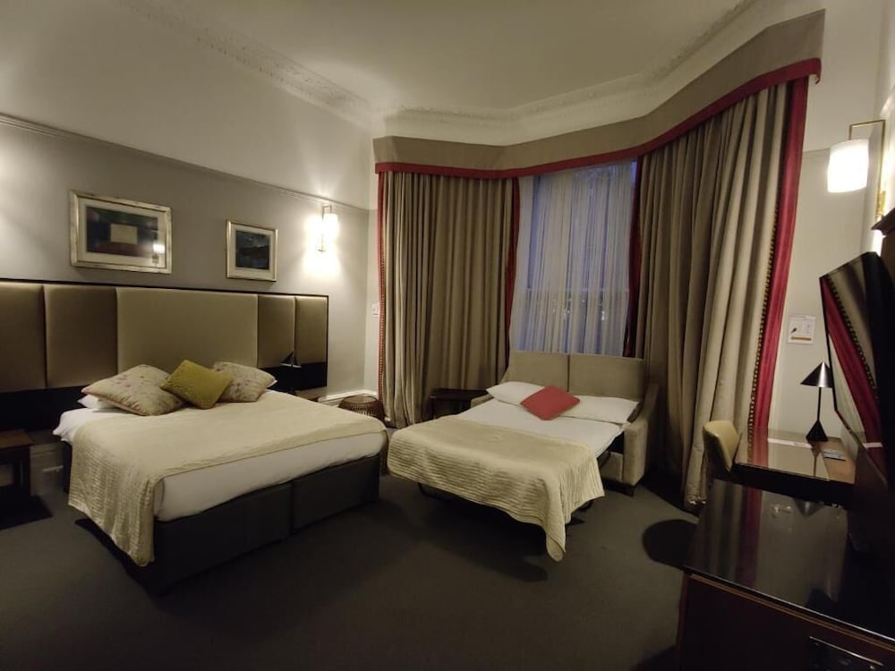 ROOM, TRIPLE