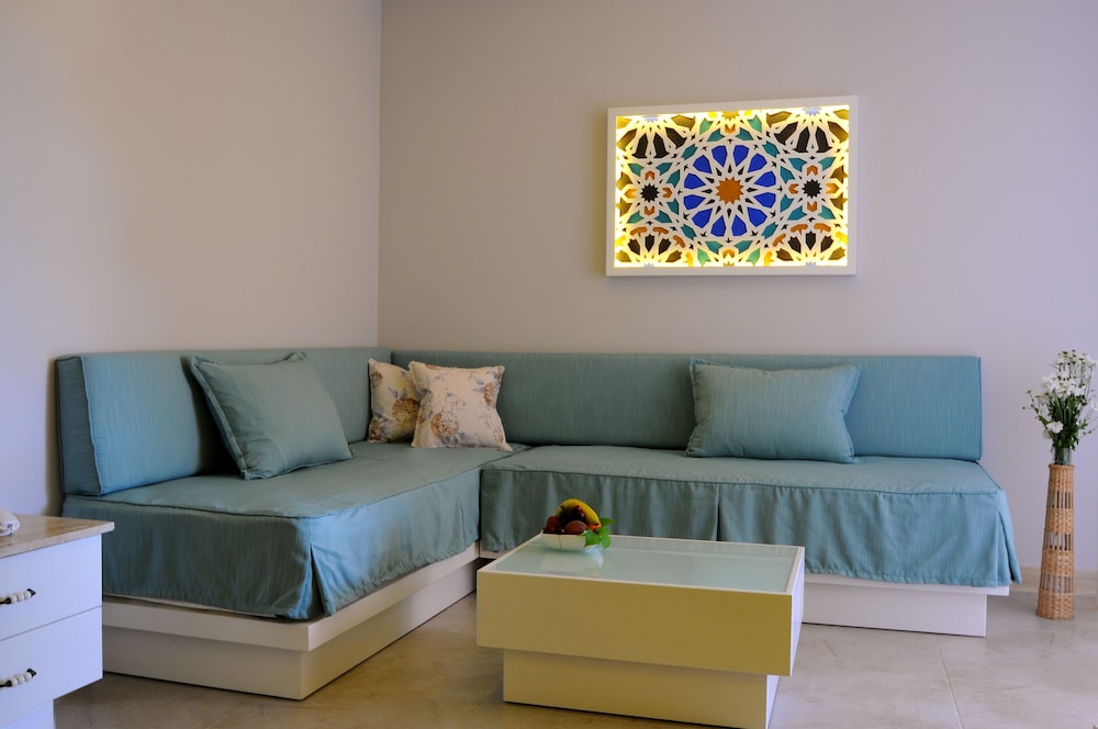 Sea Breeze Hotel And Apartments 25/50