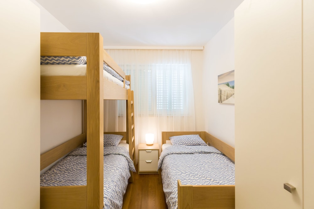 Antonio Luxury Beach Suites 25/35