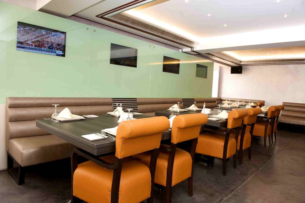 The Avenue Suites 38/46