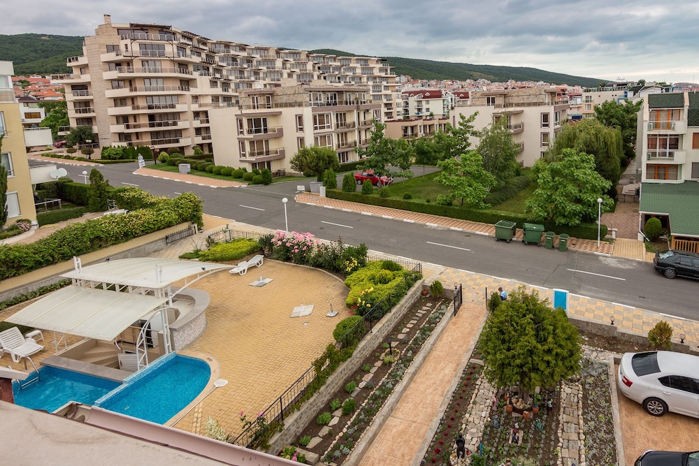 FAMILY HOTEL VENERA 7/48