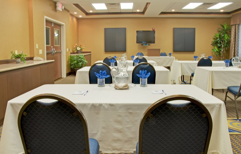 Holiday Inn Express Hotel And Suites Houston Energy Corridor W Oaks 28/29