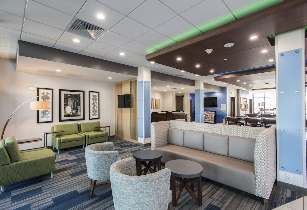 Holiday Inn Express and Suites Phoenix North Happy Valley an IHG Hotel 11/64