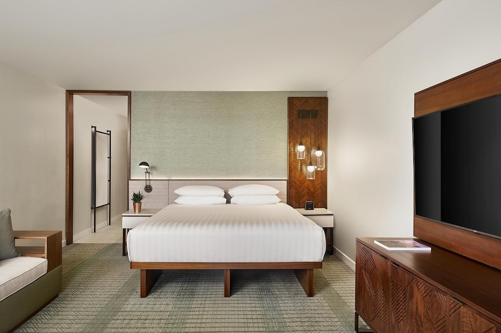 GOLF, KING BED, MOUNTAIN VIEW