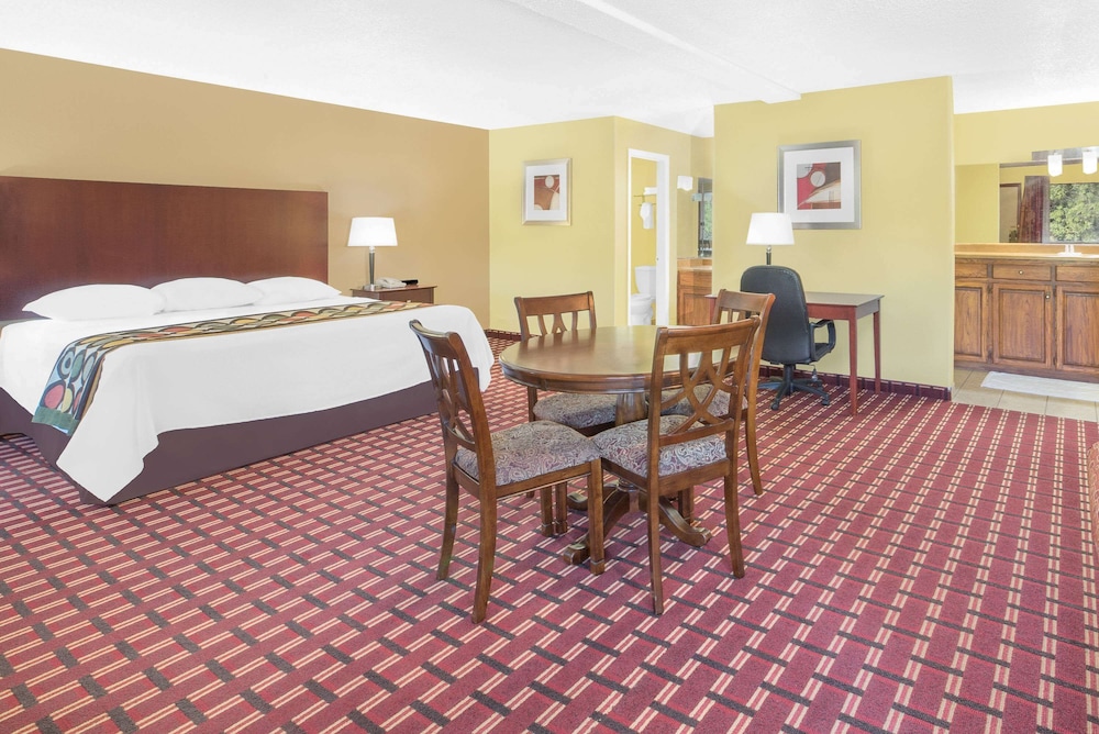 Super 8 By Wyndham Kerrville Tx 15/21