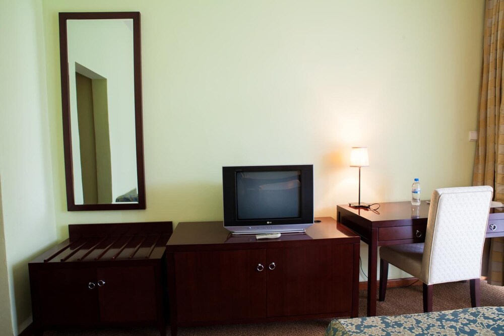 GORILLAS LAKE KIVU HOTEL 32/49