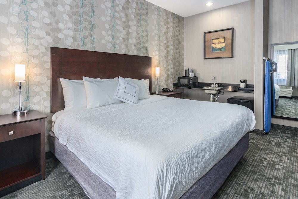 Best Western Concord Inn & Suites 13/31