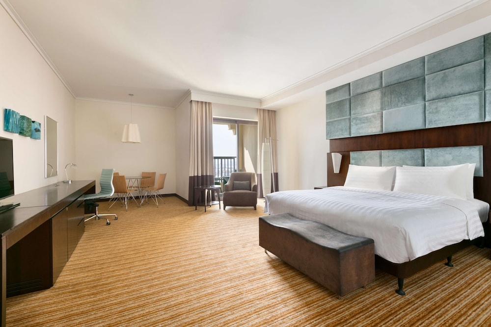 Traders Hotel, Qaryat Al Beri, Abu Dhabi 21/61
