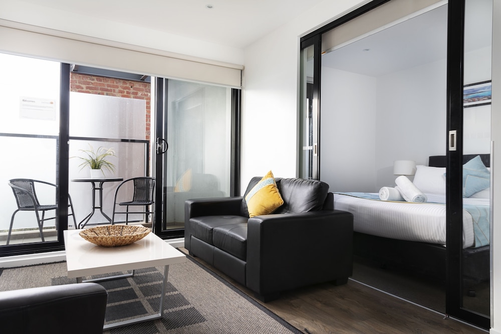 RNR Serviced Apartments North Melbourne 17/44