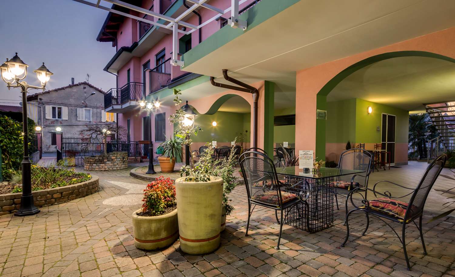 La Villa, Sure Hotel Collection by Best Western 46/76