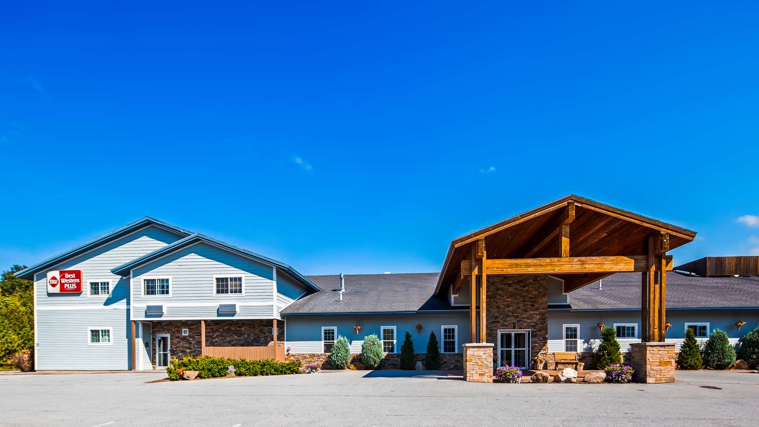 Best Western Plus Ticonderoga Inn & Suites 2/35