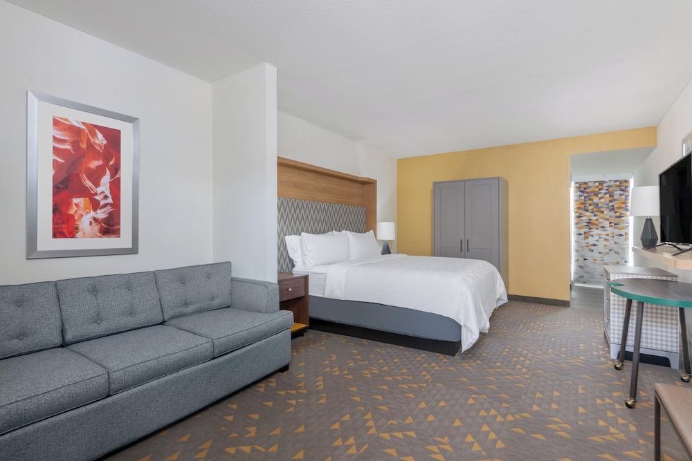 Holiday Inn Suites Pittsfield Berkshires 28/80