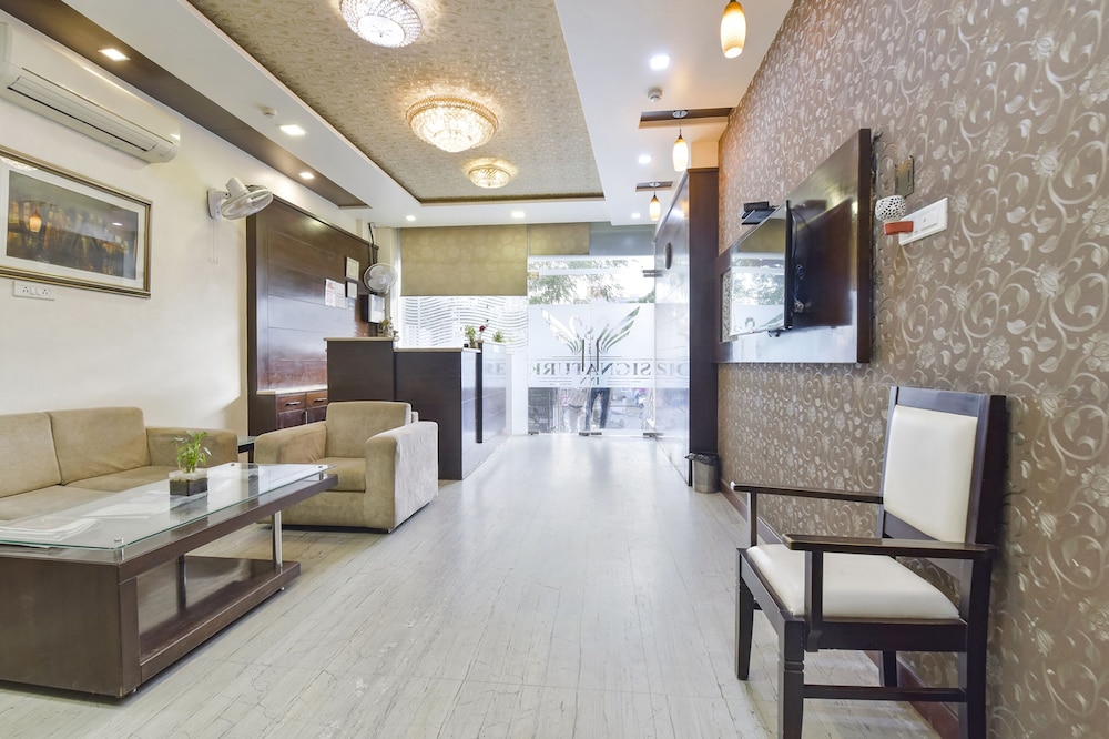 Fabhotel Signature Inn 13/50