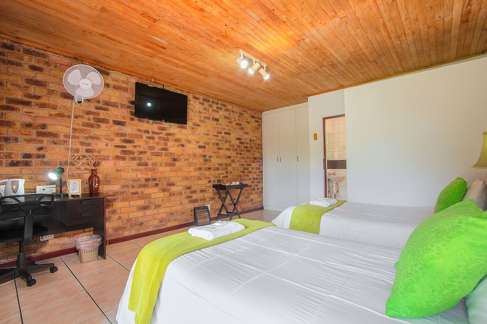 Airport Game Lodge 29/81