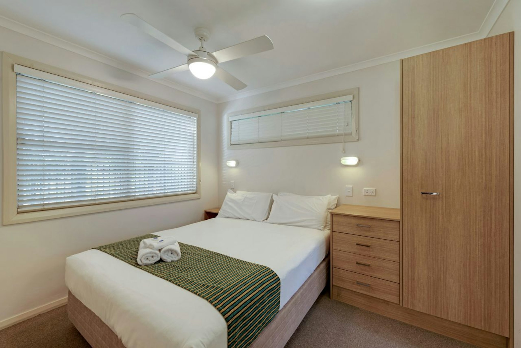 3 BEDROOMS, DELUXE, CABIN