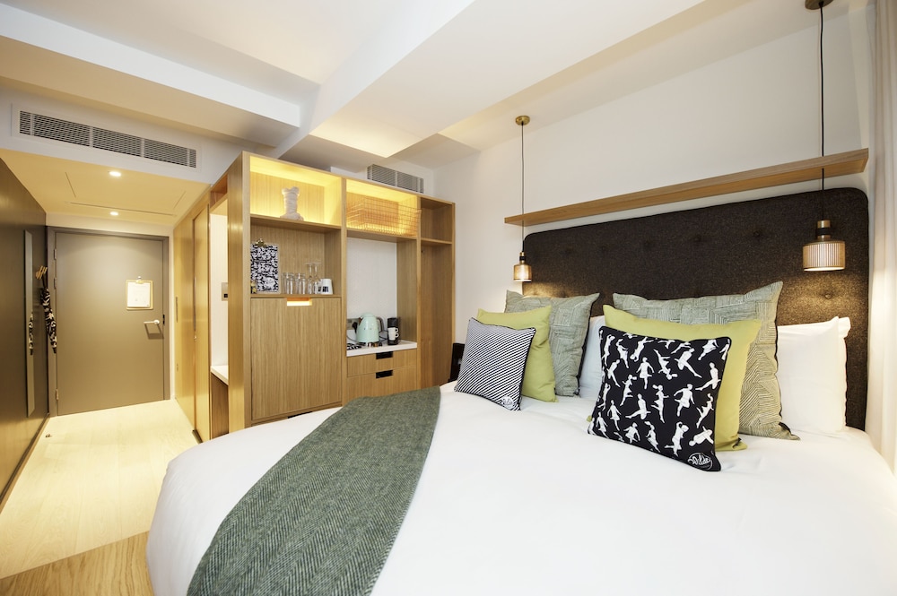 Basement, Queen Bed, No Window