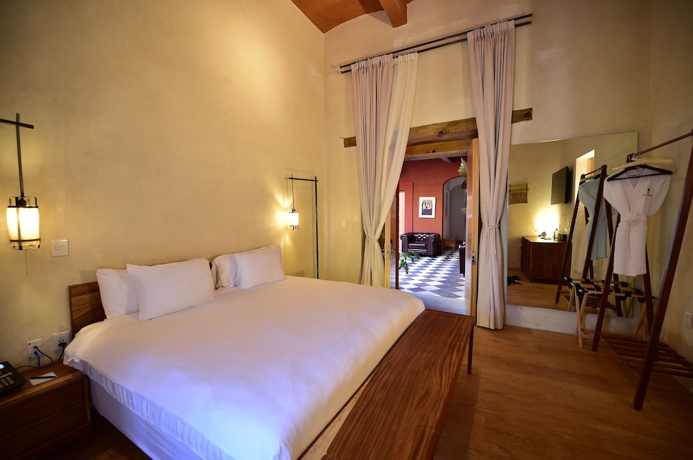 Hotel Los Amantes 8/50